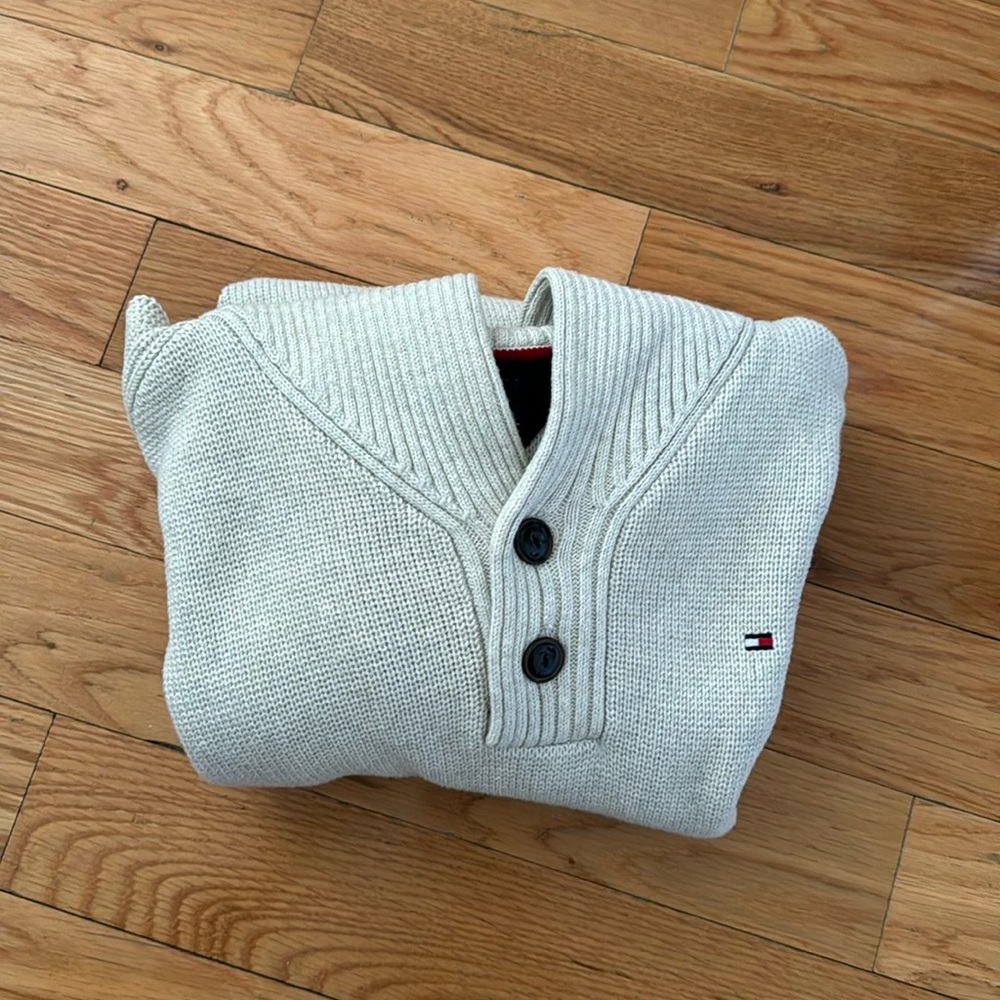 Tommy Hilfiger thick comfortable sweater